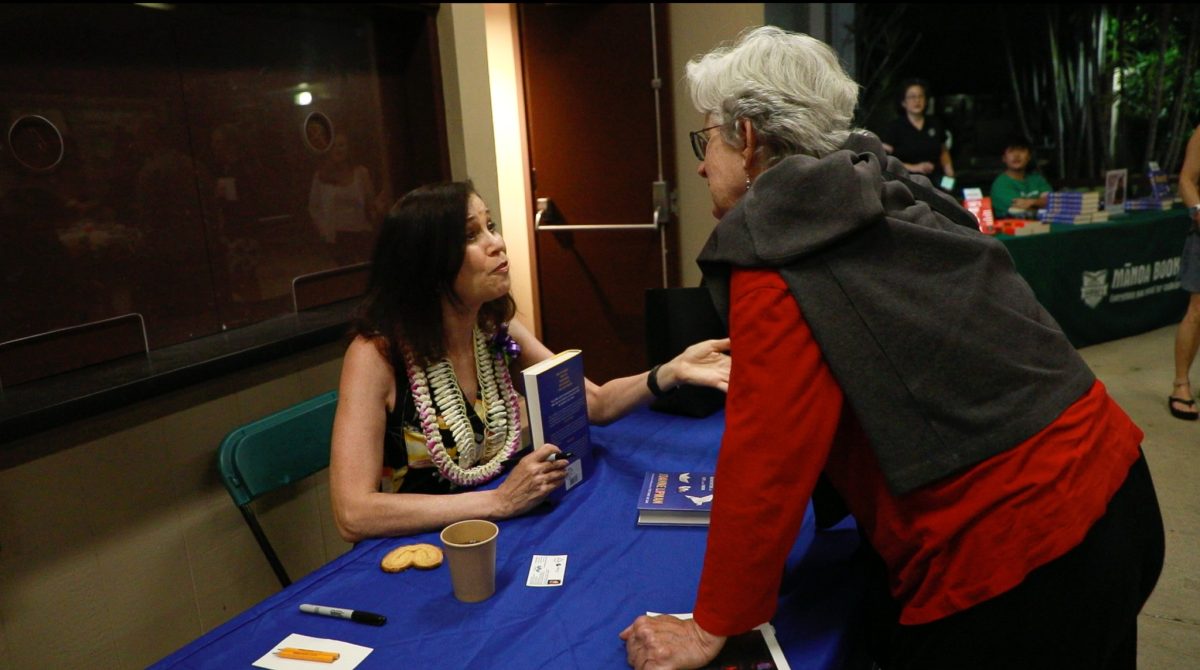 Joanne Lipman signed copies of her book Next! The Power of Reinvention in Life and Work, in conjunction with her lecture at UH Mānoa Wednesday.