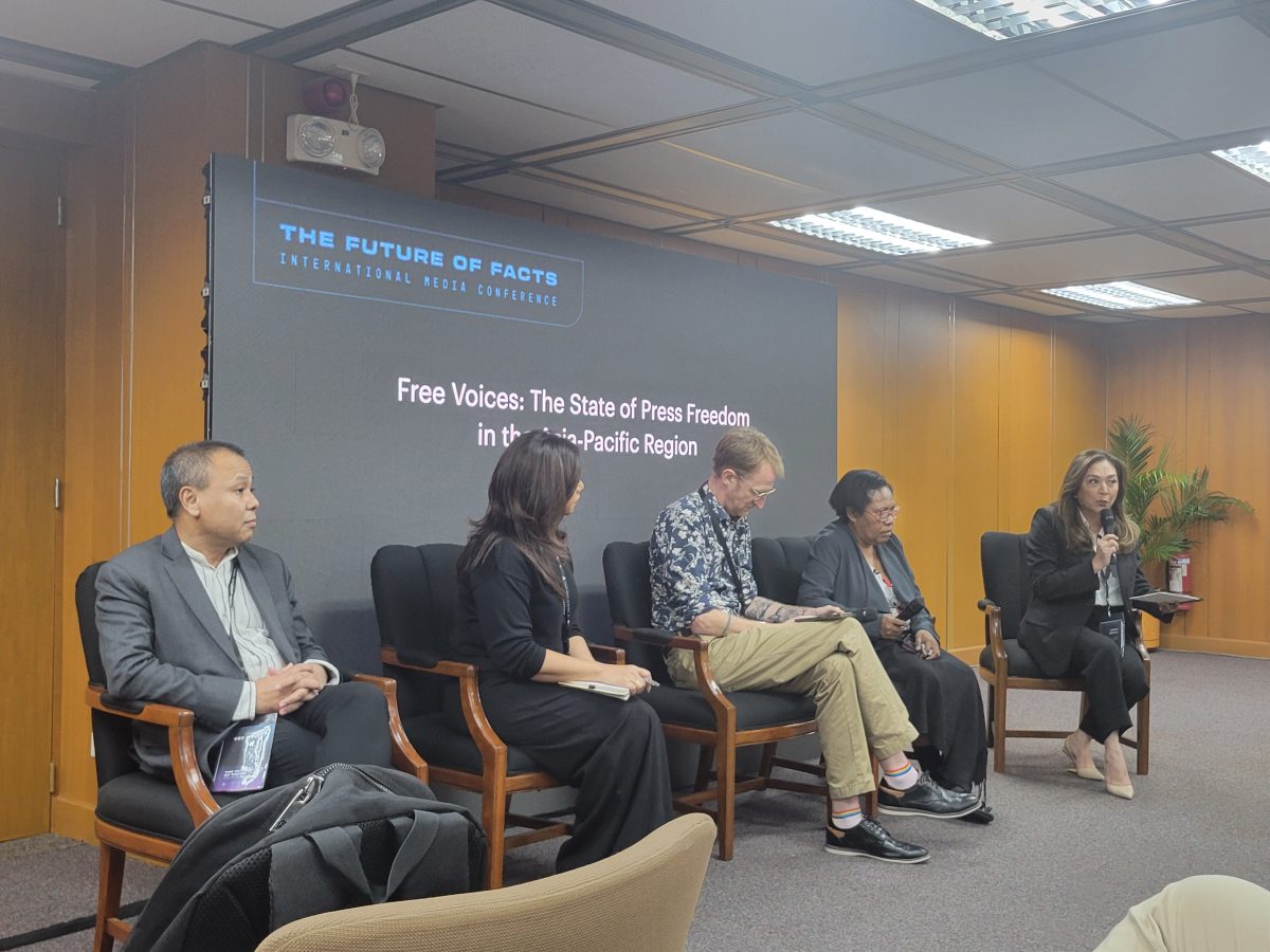(From left to second to the right) Soe Myint, Karmina Constantino, Tom Grundy, and Sincha Dimara are panelists for the Free Voices: The State of Press Freedom in the Asia-Pacific Region breakout session at the 2024 East-West Center International Media Conference in Manila. Karen Davila (right) moderated the panel.